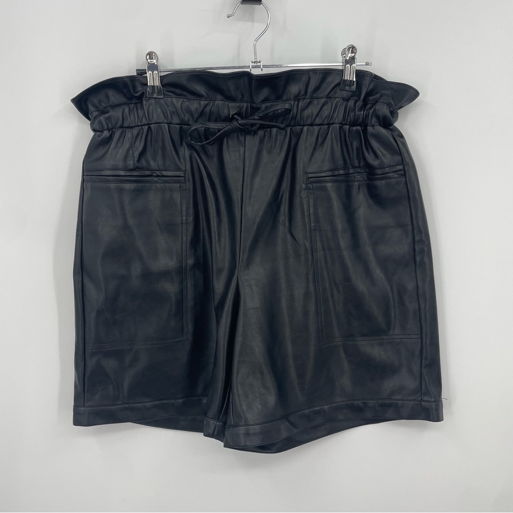 KENDALL + KYLIE Vegan faux Leather Paperbag Short Black Size M